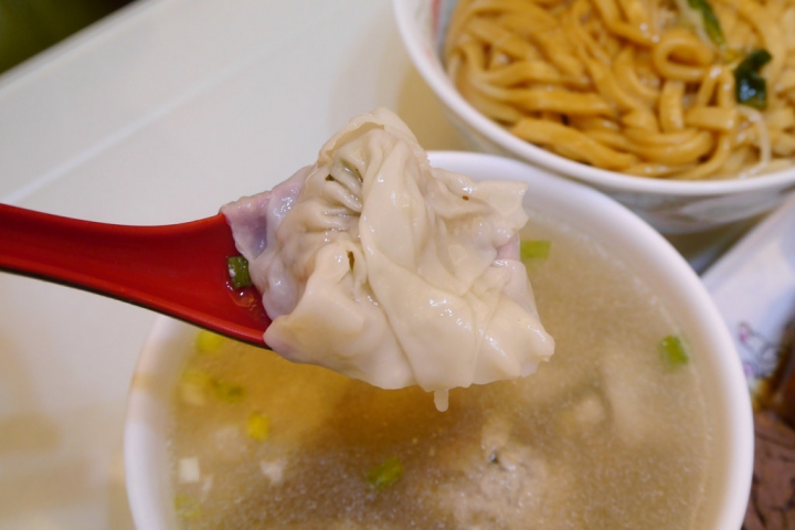 嘉義巷弄間便宜大份量銅板美食｜飽到讓你不要不要的老張麵店/推薦超狂多樣鐵盆裝滷味