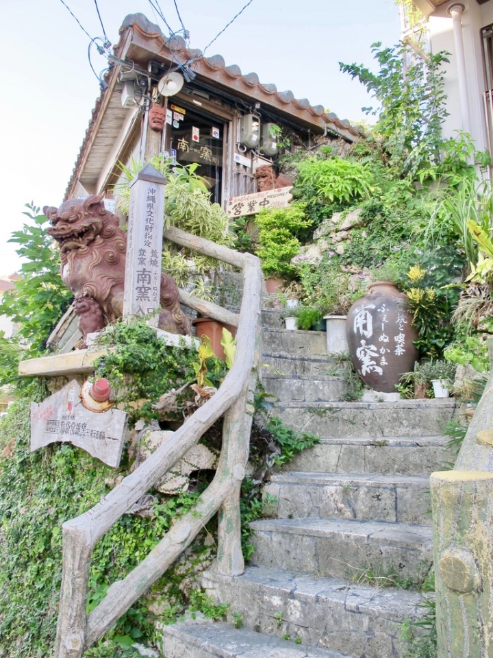 【Okinawa．走跳】沖繩國際通周邊巷弄散策-壺屋通.平和通與牧志市場飯糰