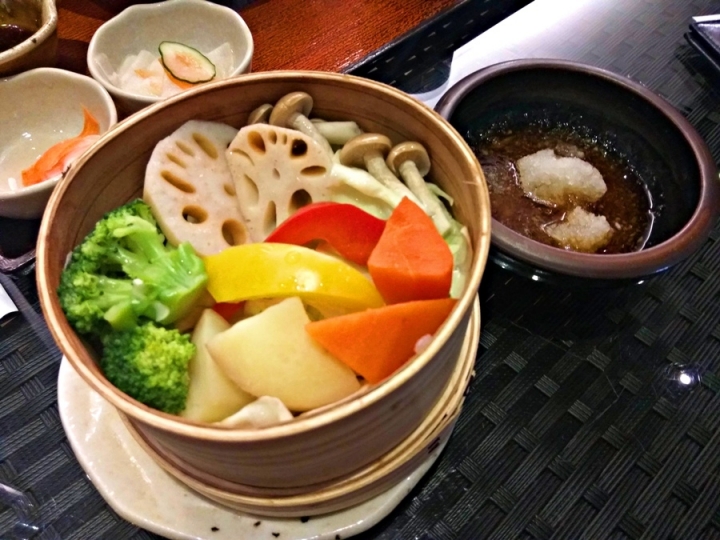 [日式料理]全家/大戶屋 台中老虎城店 定食~蓋飯~湯麵二訪食記~ 日本東京家庭料理風 ~ 原汁原味~~