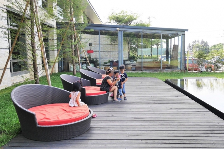 【桃園蘆竹 | 餐廳】擁有迷人旋轉樓梯與大份量餐點的義式庭園餐廳✡NINI尼尼義大利餐廳(南崁店)