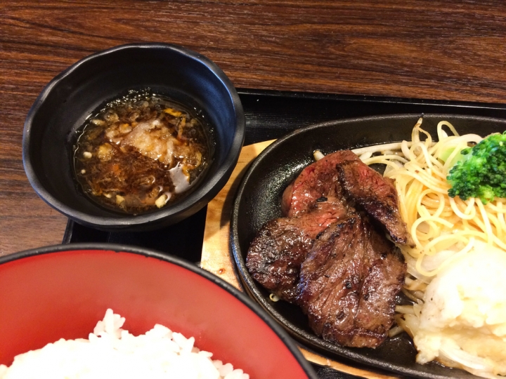 【美食。食記】東京 日比谷 速寫食本 輕熟女愛的和牛料理 肉バル Juntan 新橋店 紅酒燉牛肉 牛排 烤牛肉飯 黑毛和牛