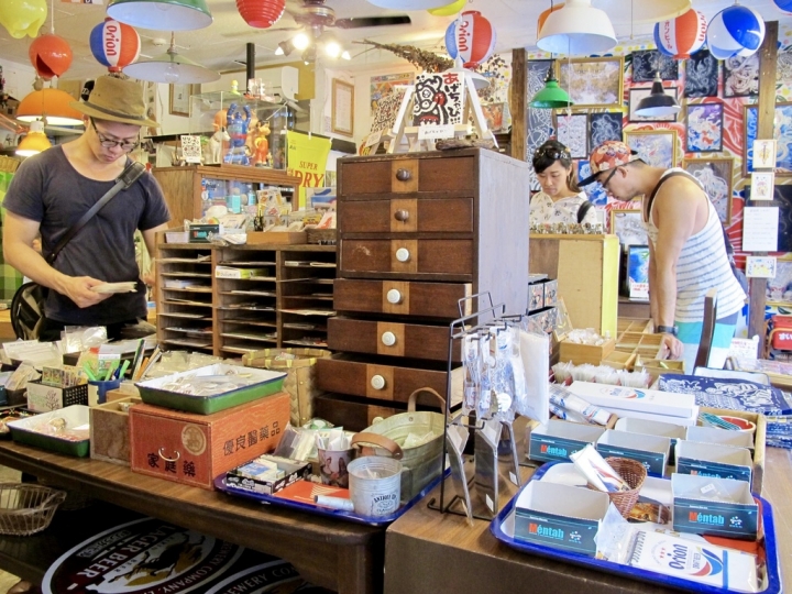 【Okinawa．走跳】沖繩國際通周邊巷弄散策-壺屋通.平和通與牧志市場飯糰