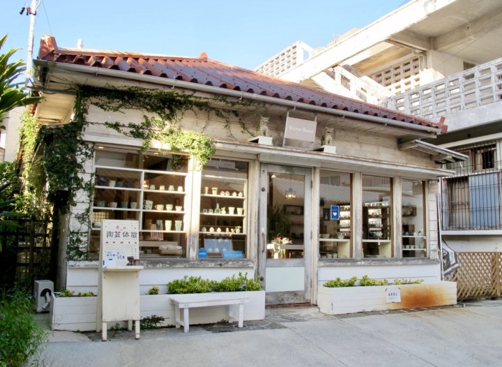 【Okinawa．走跳】沖繩國際通周邊巷弄散策-壺屋通.平和通與牧志市場飯糰
