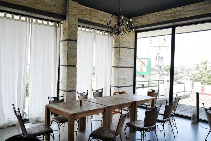 【桃園蘆竹 | 餐廳】擁有迷人旋轉樓梯與大份量餐點的義式庭園餐廳✡NINI尼尼義大利餐廳(南崁店)