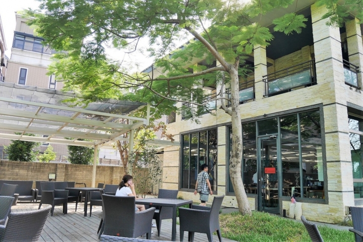 【桃園蘆竹 | 餐廳】擁有迷人旋轉樓梯與大份量餐點的義式庭園餐廳✡NINI尼尼義大利餐廳(南崁店)