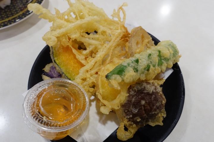 【食記】捷運民權西路站。HAMAはま壽司HAMASUSHI~日本來的平價迴轉壽司 一盤只要40元