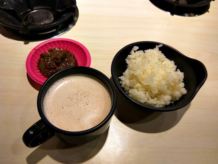 [平價百元小火鍋]苗栗縣頭份六扇門時尚湯鍋建國店小火鍋食記~平價超值~CP值極高!