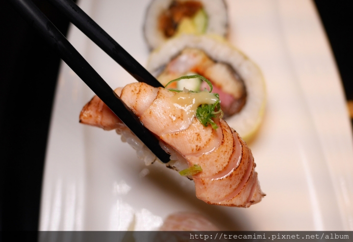 【食記】高雄宮圓日本料理-香港旅客最愛國賓漢來推薦！超澎拜盆裝海鮮火鍋/超佛心超值商業午餐