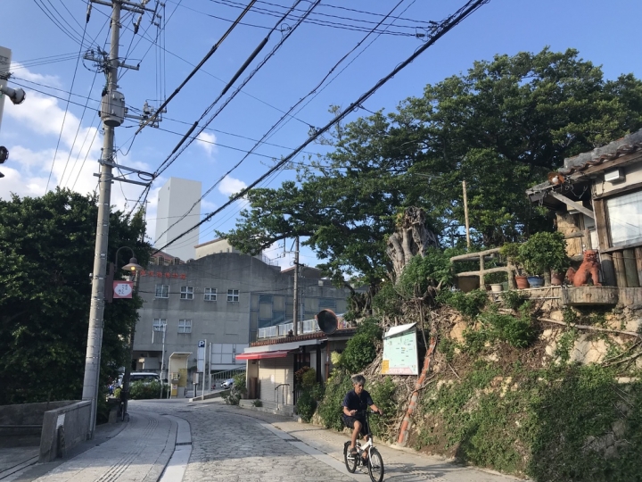 【Okinawa．走跳】沖繩國際通周邊巷弄散策-壺屋通.平和通與牧志市場飯糰