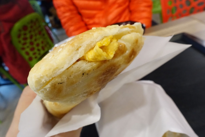 【食記】板橋新埔站/莊敬路。塗記燒餅~中西式早餐皆有 燒餅好吃推薦