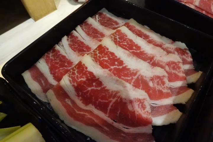 【食記】板橋捷運府中站。文岩文岩燒蜀辣鴛鴦鍋吃到飽
