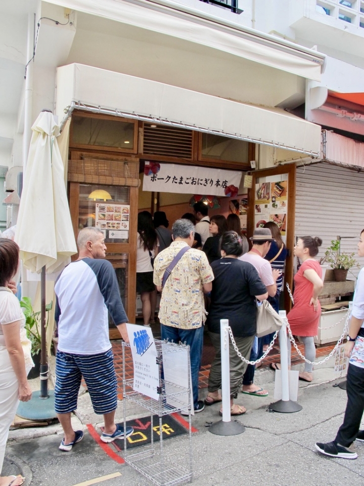 【Okinawa．走跳】沖繩國際通周邊巷弄散策-壺屋通.平和通與牧志市場飯糰