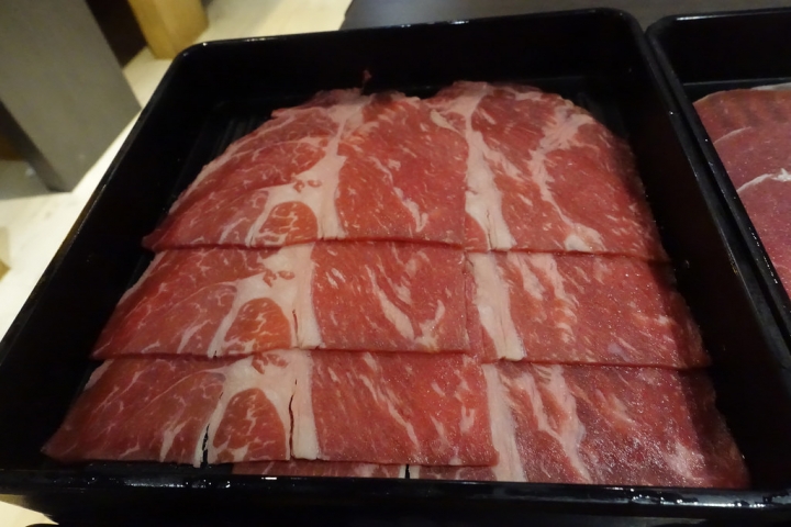 【食記】板橋捷運府中站。文岩文岩燒蜀辣鴛鴦鍋吃到飽