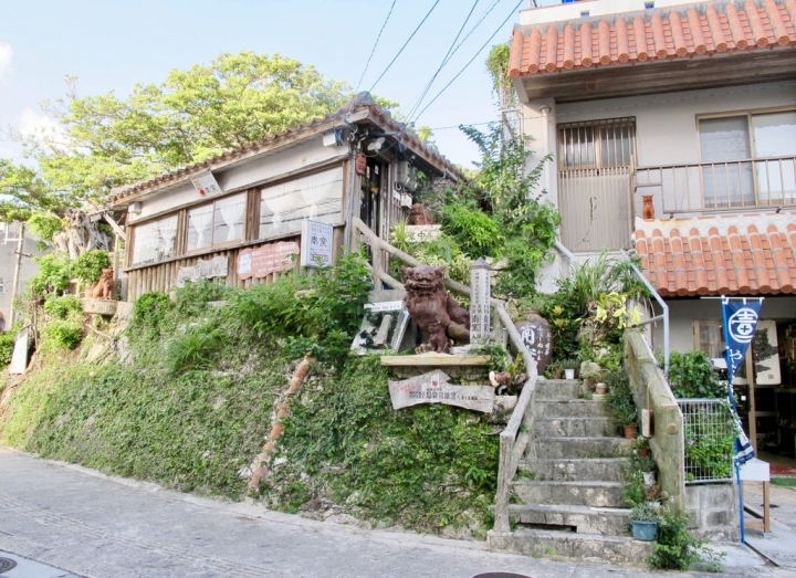 【Okinawa．走跳】沖繩國際通周邊巷弄散策-壺屋通.平和通與牧志市場飯糰
