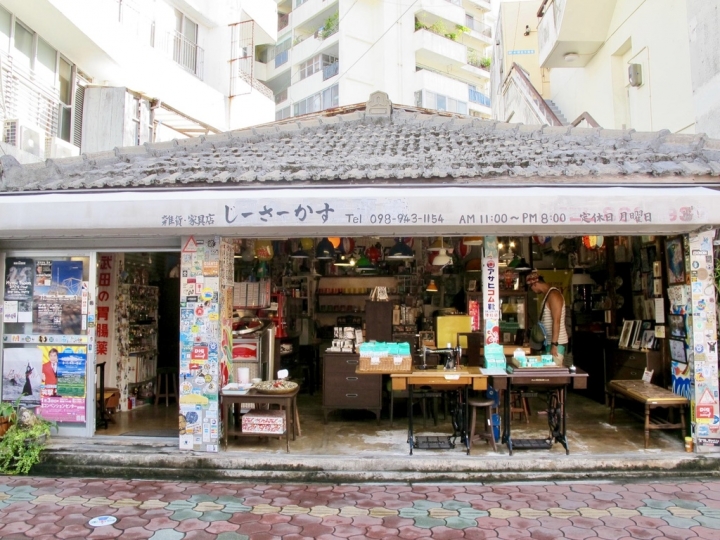 【Okinawa．走跳】沖繩國際通周邊巷弄散策-壺屋通.平和通與牧志市場飯糰