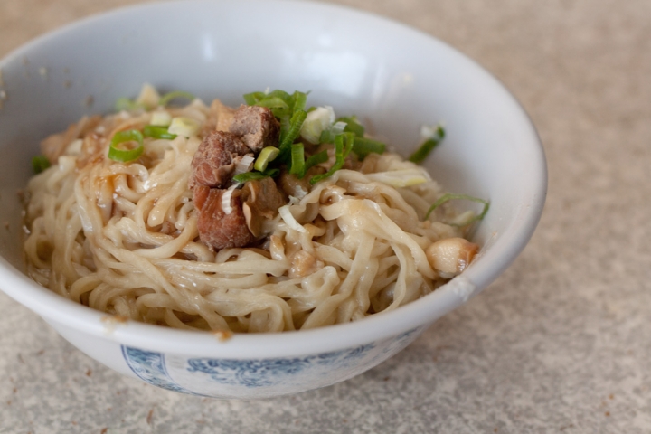 【美食。食記】彰化 彰化市 評價兩極 但麵真的好吃 孔廟南投意麵