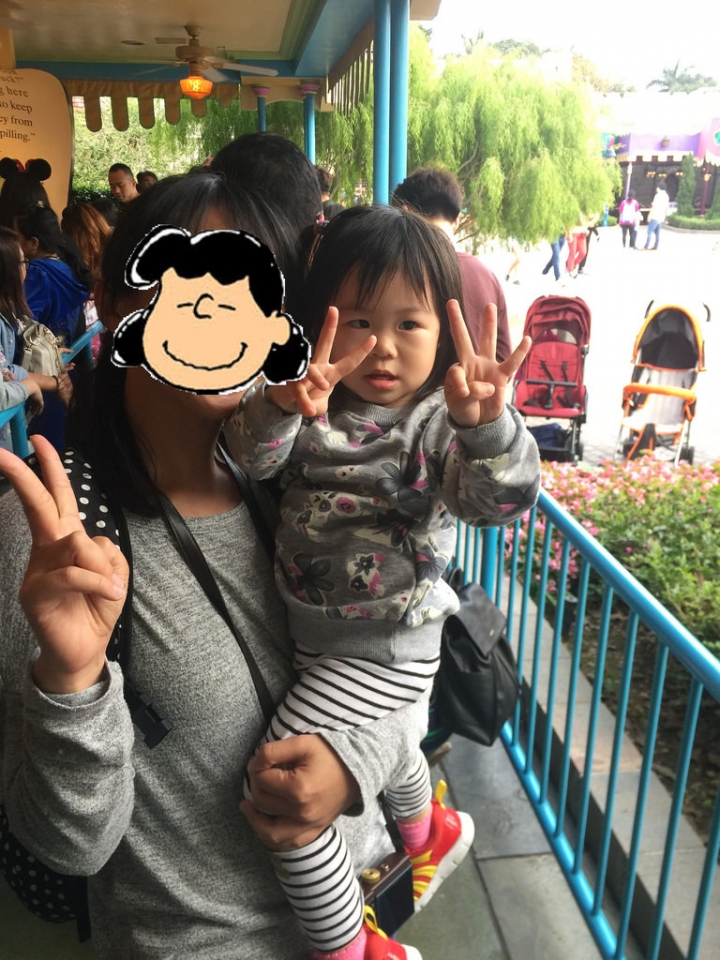 【2017香港迪士尼】迪士尼樂園DAY1(下)。小熊維尼歷險之旅/灰姑娘旋轉木馬/小飛象旋轉世界/迪士尼光影匯夜間巡遊/巴斯光年