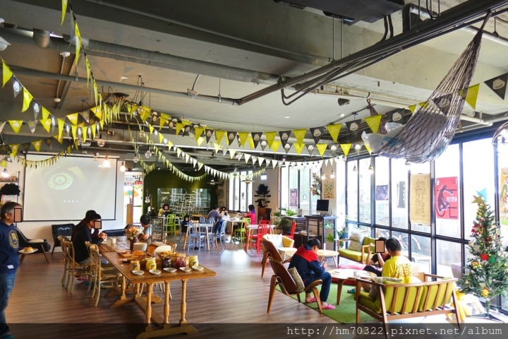 『台南遊記』- 中西區友愛街.承億輕旅Light Hostel + 林家魚皮 / 海安路 / 青年旅店 / 背包客