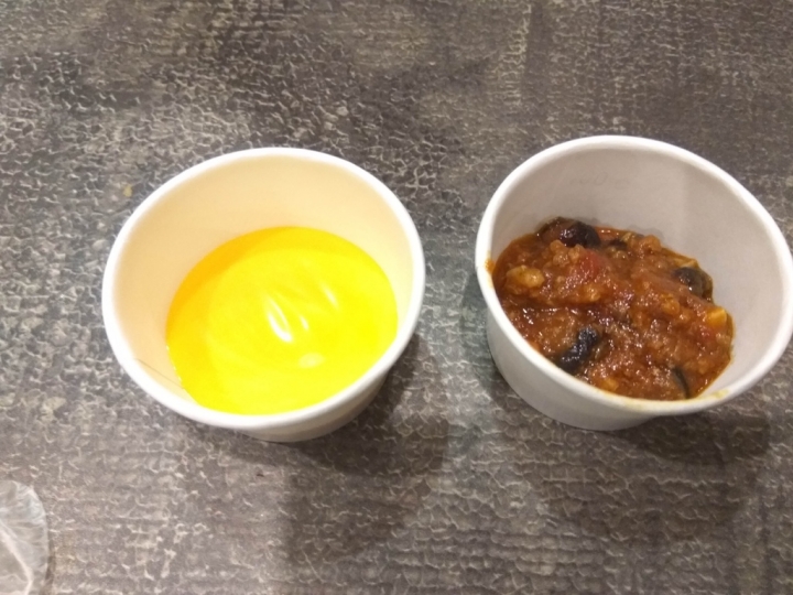 台北市大安區Burger Ray個性漢堡/主廚漢堡~食記~ 配菜可由自己動手隨意加! 薯條附起司和肉醬兩種沾醬~