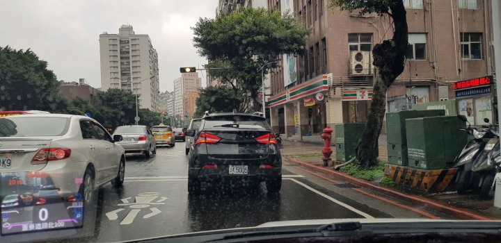 第一次在路上看到Luxgen測試車