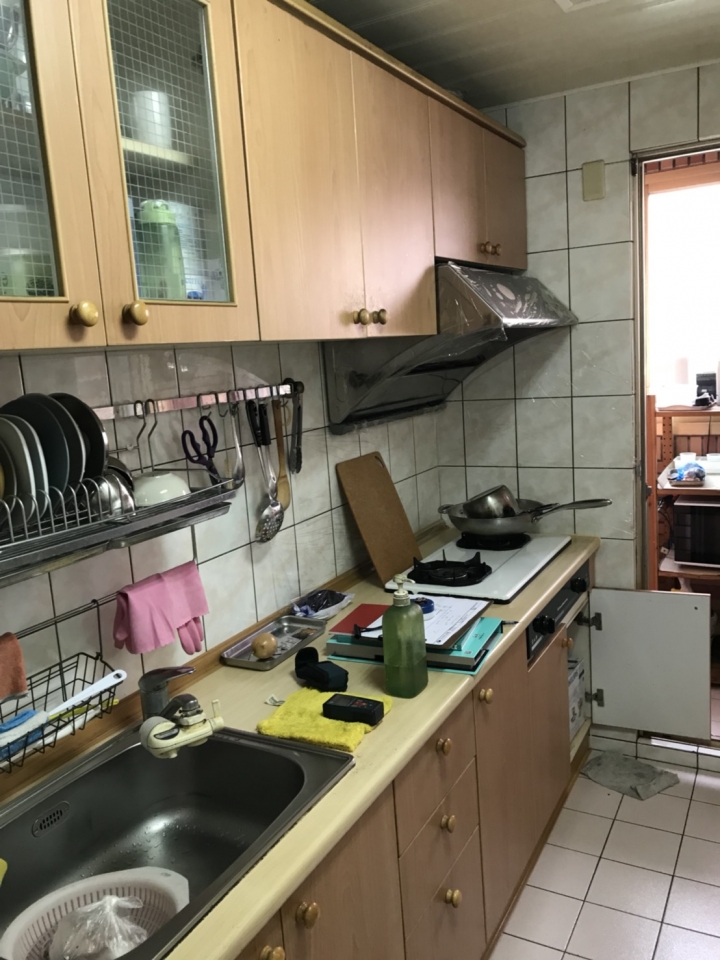 小資家庭廚房改裝 + EGGER地板舖設記