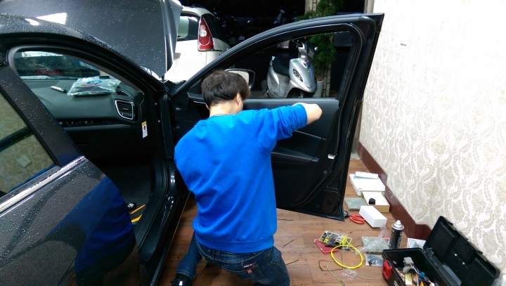 [分享]  Mazda 3安裝左右盲區鏡頭 - 搭配原廠MZD
