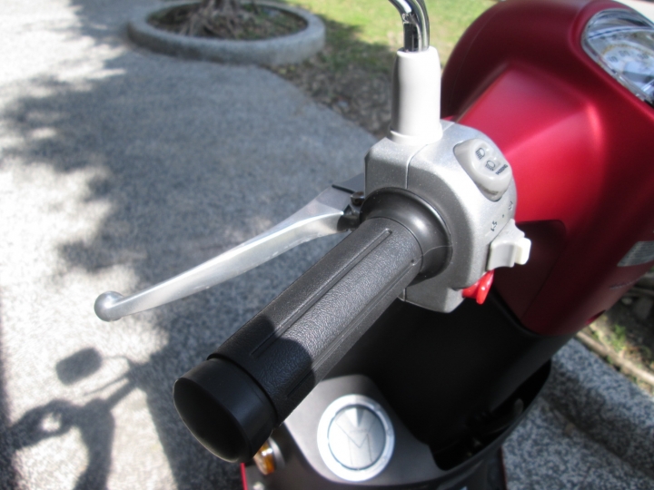 光陽 Kymco Many 110 2016仕樣 麗澤紅 騎乘心得、優缺點分享 (再次更新)