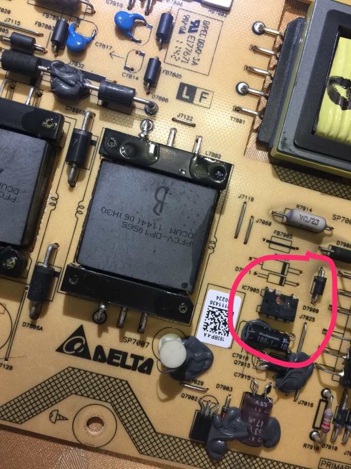請教夏普電視電源板IC爆開維修問題 （會修的可以進來看看）