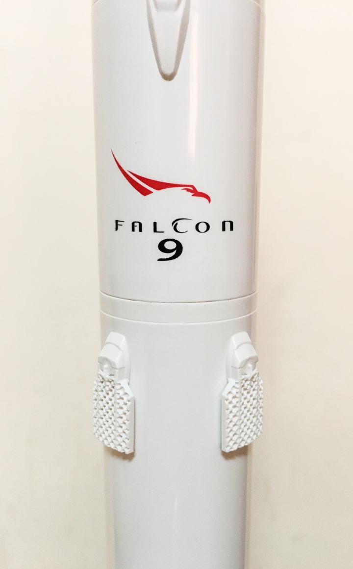 【開箱】SpaceX - 獵鷹九號模型(Falcon 9)