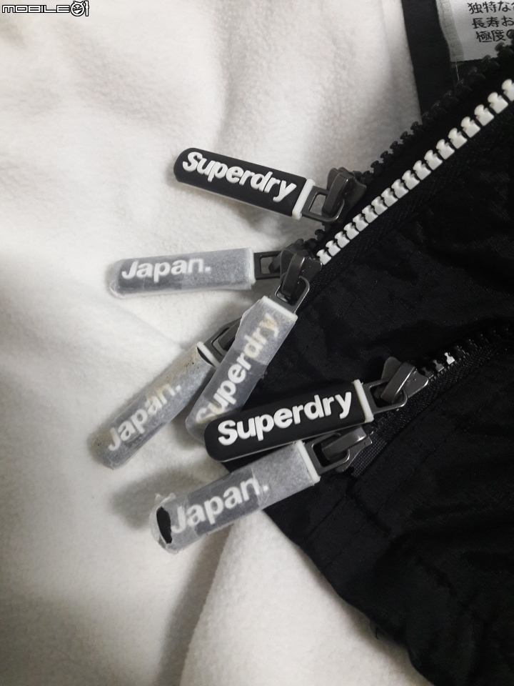 請問各位大大小的新購入SUPERDRY是否為正品 ~
