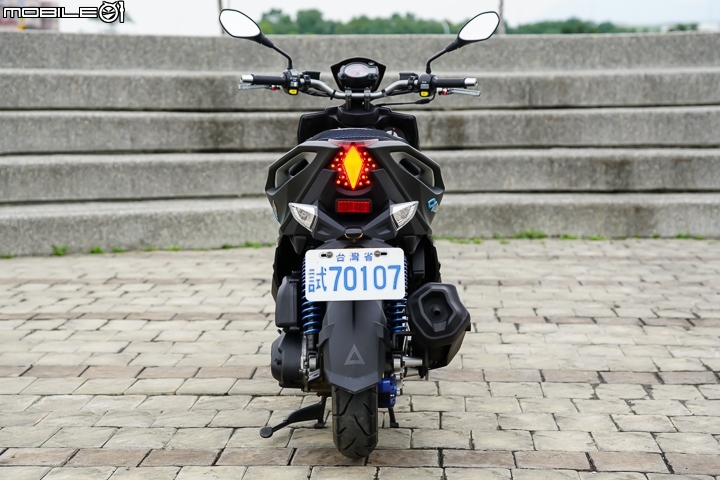 混搭裸把風再起 PGO ALPHAMAX Naked 125試駕