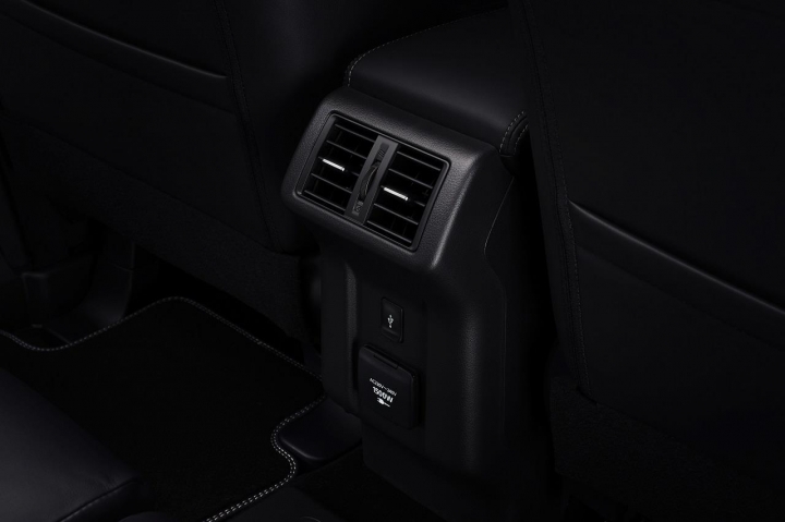 2018/3/6日內瓦車展將發表小改款OUTLANDER/PHEV