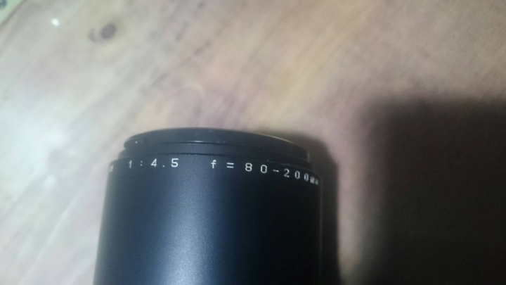 請問各位先進~這品牌的鏡頭卡口是哪一種?