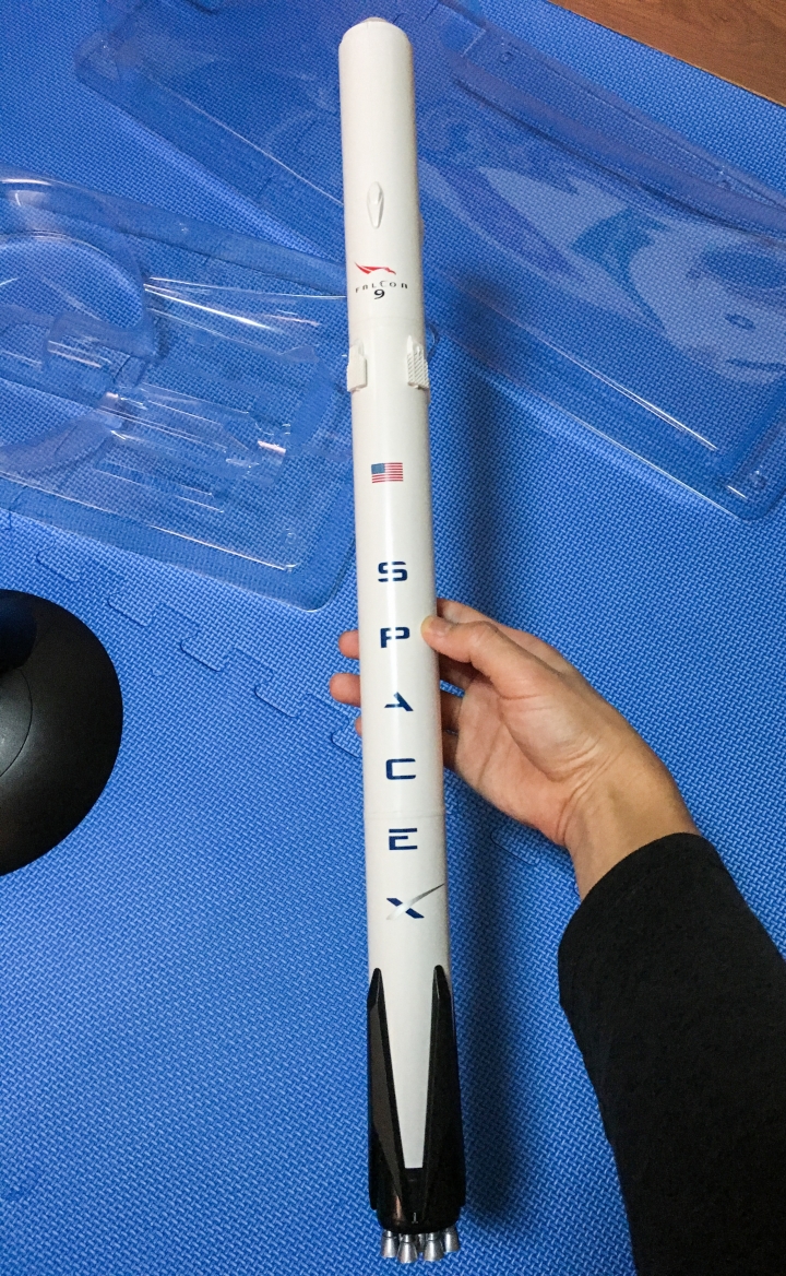 【開箱】SpaceX - 獵鷹九號模型(Falcon 9)