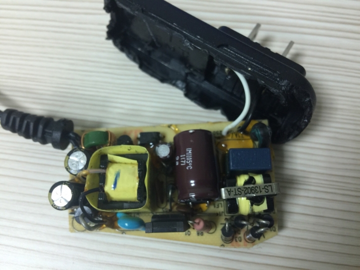 如何修理 12V 變壓器/電源供應器?