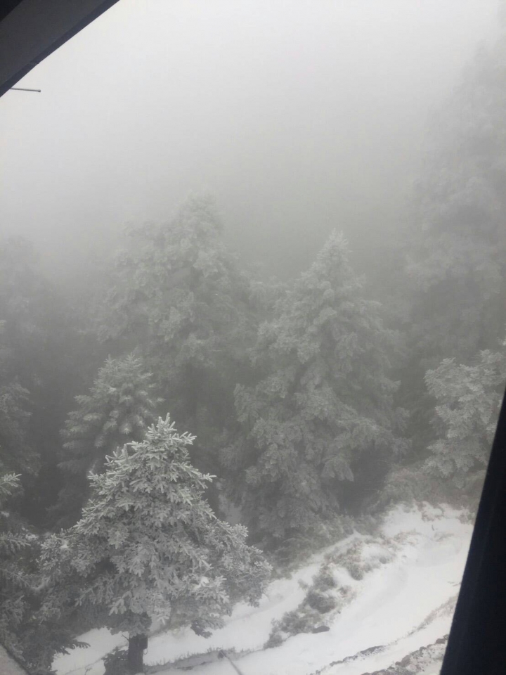 這種天氣有人想去山上看雪景嗎?