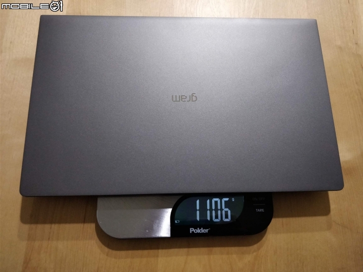 開箱 LG Gram 15Z980 i7-8550u 16g ram 1TB SSD