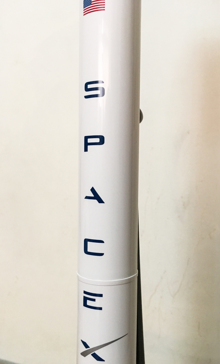【開箱】SpaceX - 獵鷹九號模型(Falcon 9)