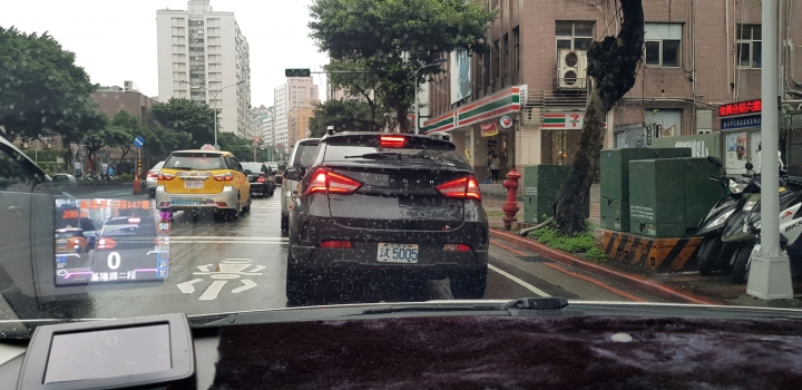 第一次在路上看到Luxgen測試車