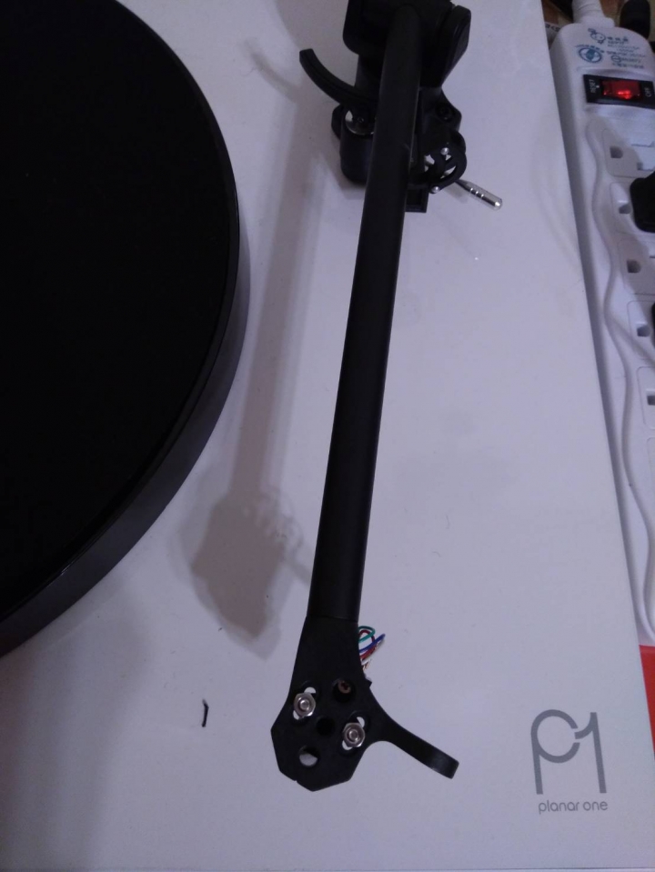 哇!!唱針撞斷了!! rega p1
