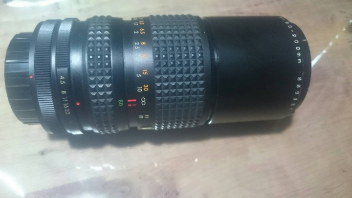 請問各位先進~這品牌的鏡頭卡口是哪一種?