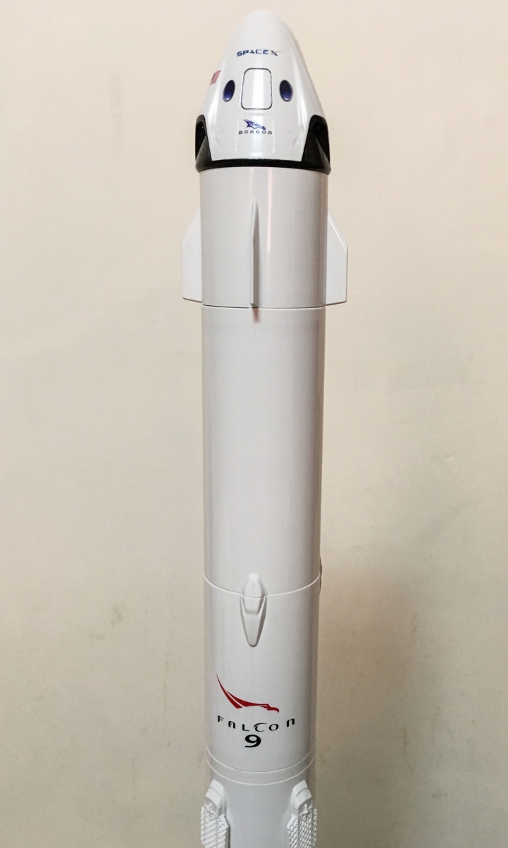 【開箱】SpaceX - 獵鷹九號模型(Falcon 9)