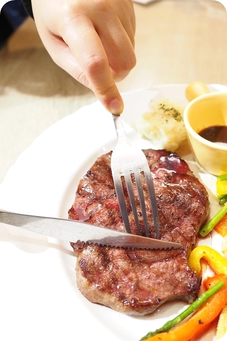 【羅東美食】 必點三星蔥青醬燉飯，還有脆皮豬腳佐酸菜套餐，全家或是三五好友聚餐好去處！ ▋就是愛廚房(Just Love)