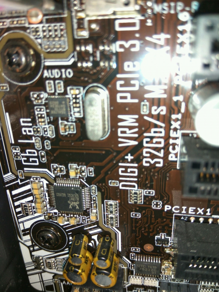 ASUS B150m AM2 主機板高頻音