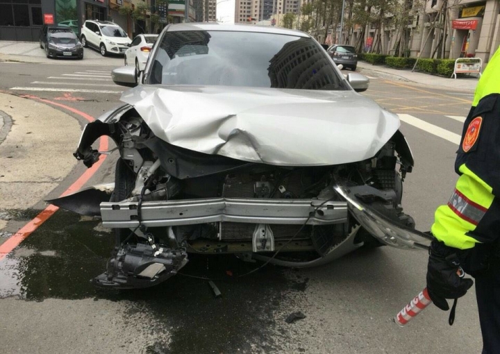 車身剛性真的重要，1500Mpa 的高剛性鋼確實比較勇