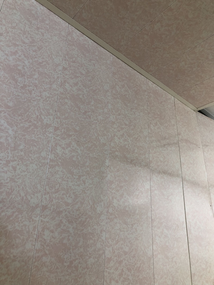 請問台南哪裡可以買到浴室用的PVC塑膠板？