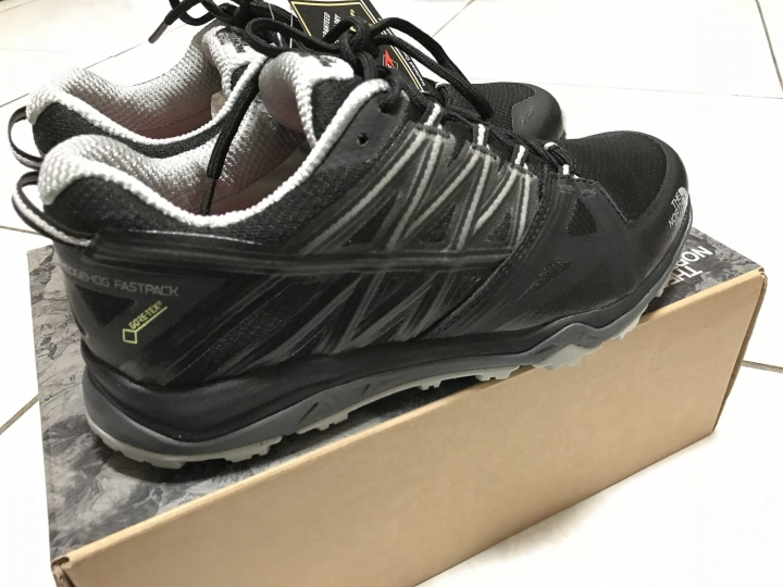 新入手The North Face北面男款深灰色戶外休閒鞋