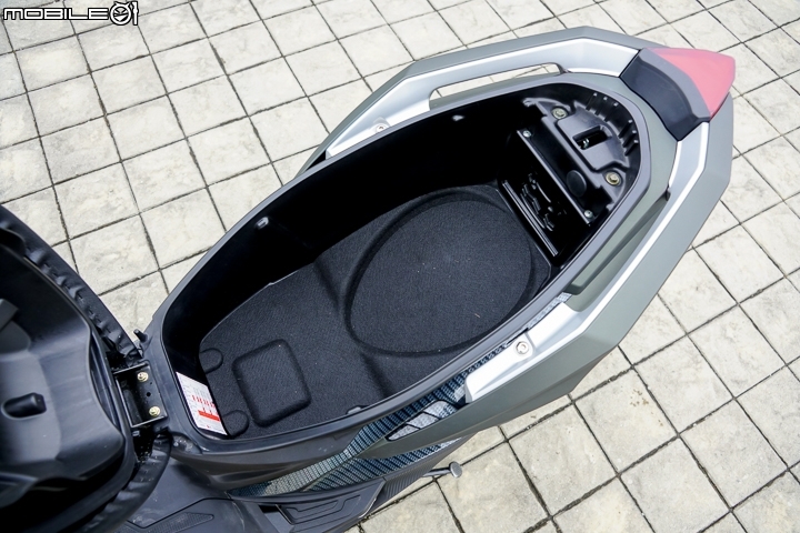 混搭裸把風再起 PGO ALPHAMAX Naked 125試駕