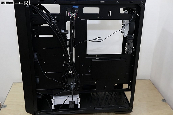 [開箱] 簡約設計風 FSP全漢CMT330悍使者ATX機殼