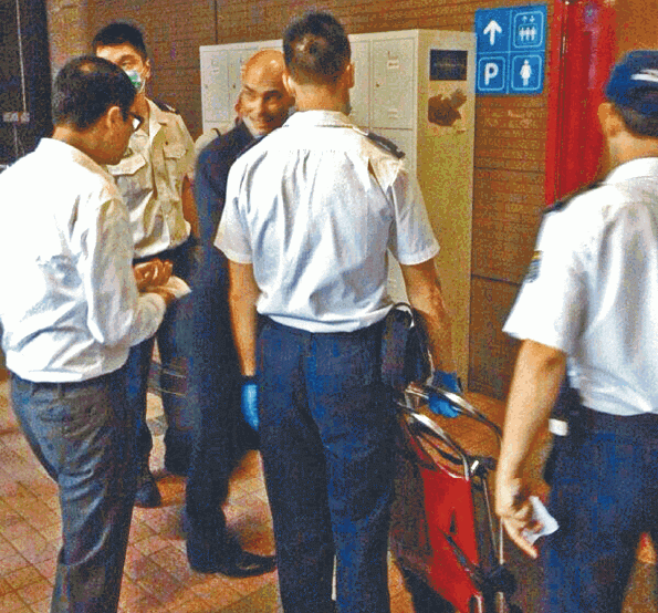 旁聽突發難︰為甚麼不說普通話？ 清華男生襲港大洋講師